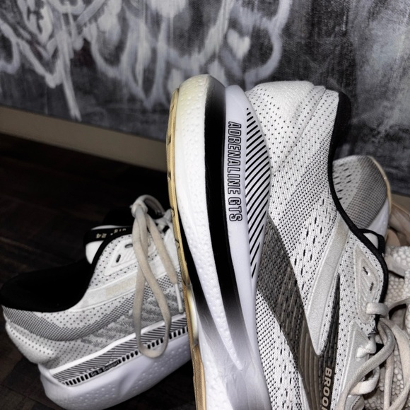 Brooks Adrenaline GTS 24 running shoes SZ 11.5 - Picture 8 of 15